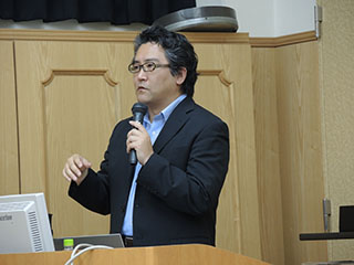 九州大学大学院理学研究院生物科学部門　広津崇亮先生